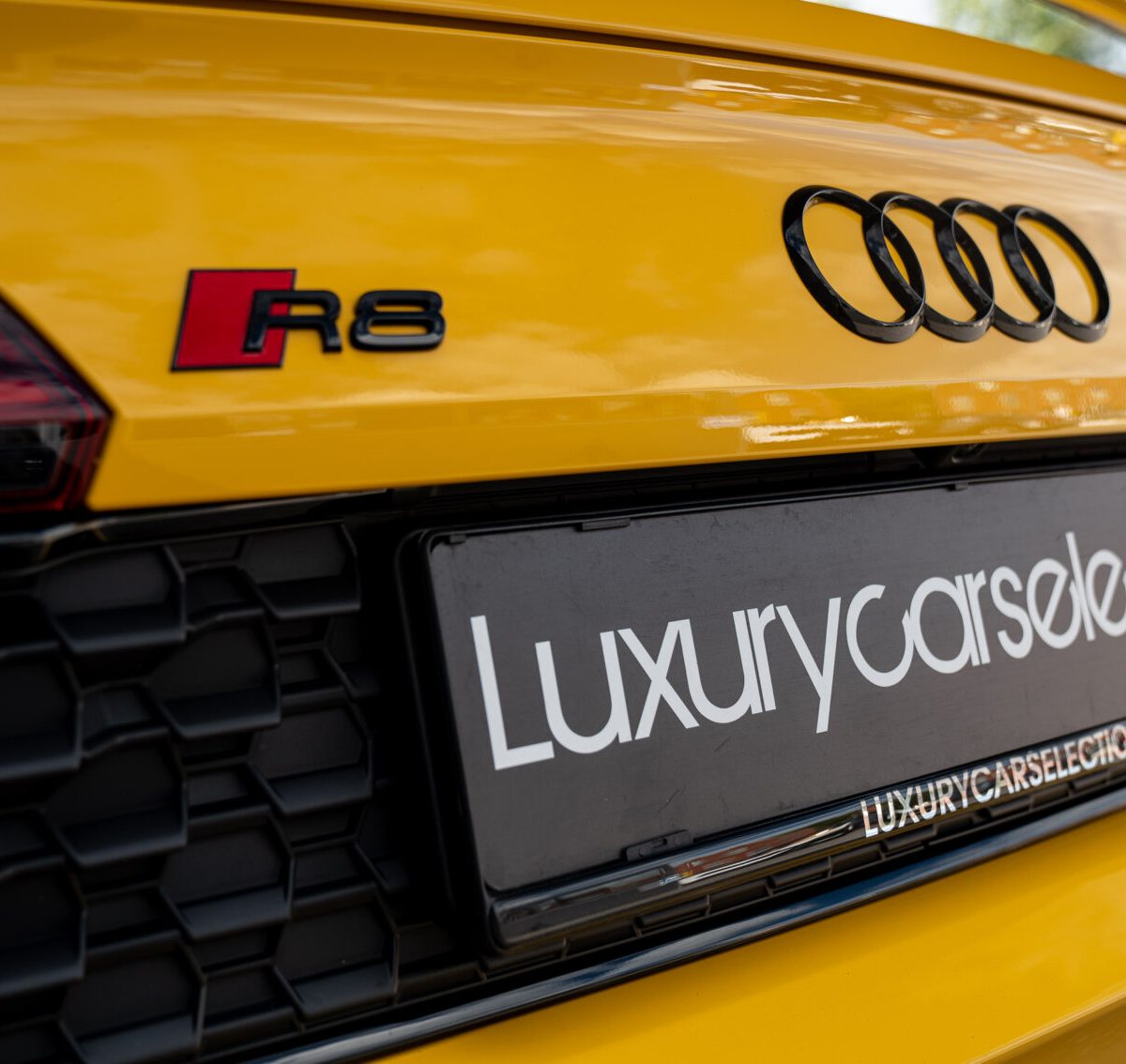 Audi R8 Coupe 2020 geel Carbon Luxurycarselection Te Koop-32