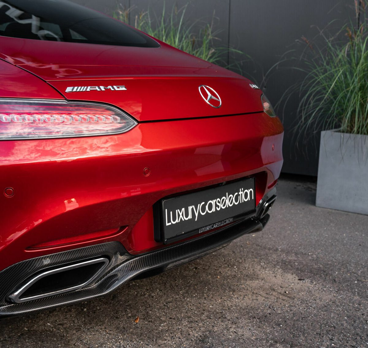 Mercedes-Benz-AMG-GTS-Rood-Carbon-Luxurycarselection-Te-Koop-35