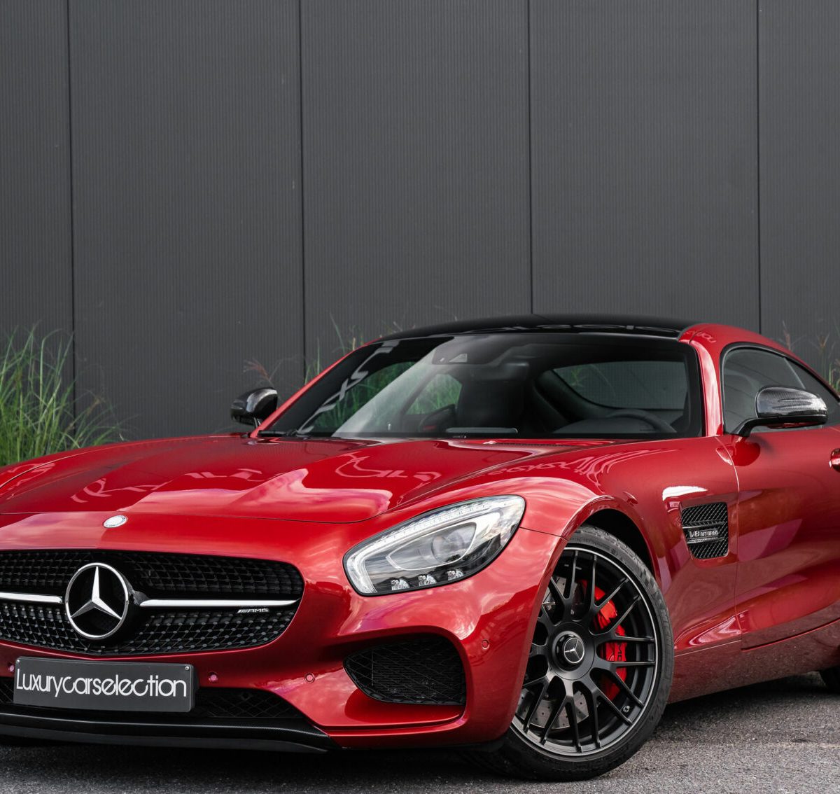 Mercedes-Benz-AMG-GTS-Rood-Carbon-Luxurycarselection-Te-Koop-4