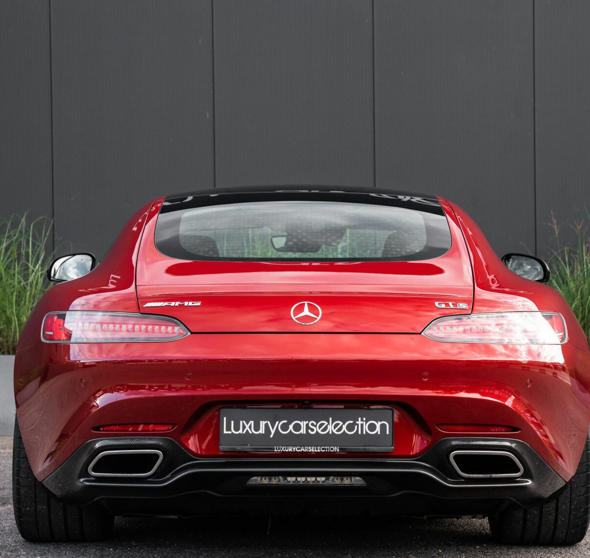 Mercedes-Benz-AMG-GTS-Rood-Carbon-Luxurycarselection-Te-Koop-8
