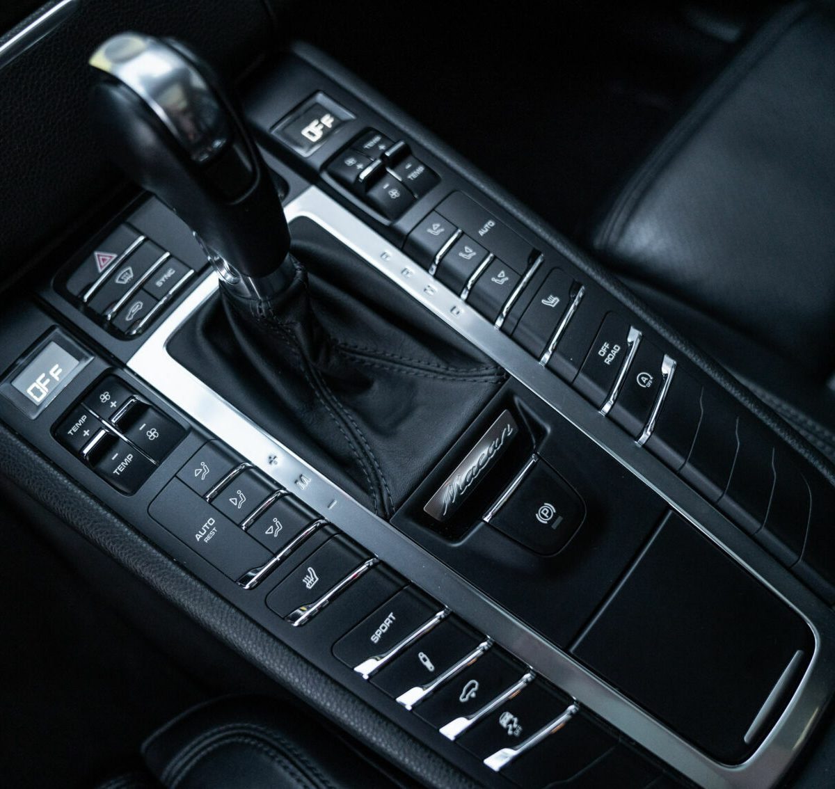 Porsche-Macan-S-diesel-zwart-turbo-look-Luxurycarselection-Te-Koop-15