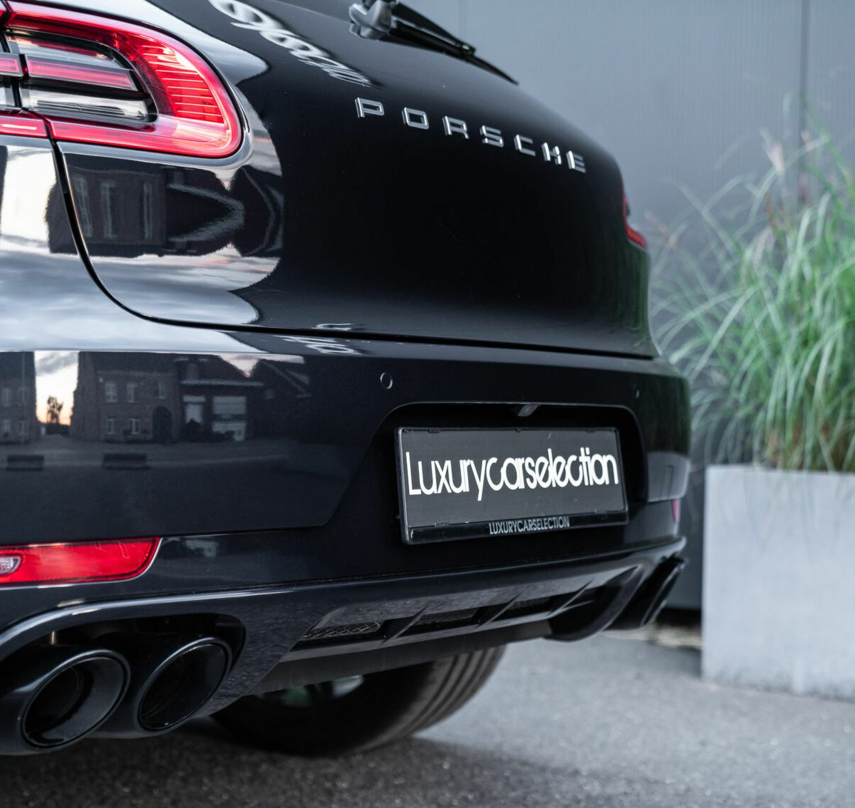 Porsche-Macan-S-diesel-zwart-turbo-look-Luxurycarselection-Te-Koop-25
